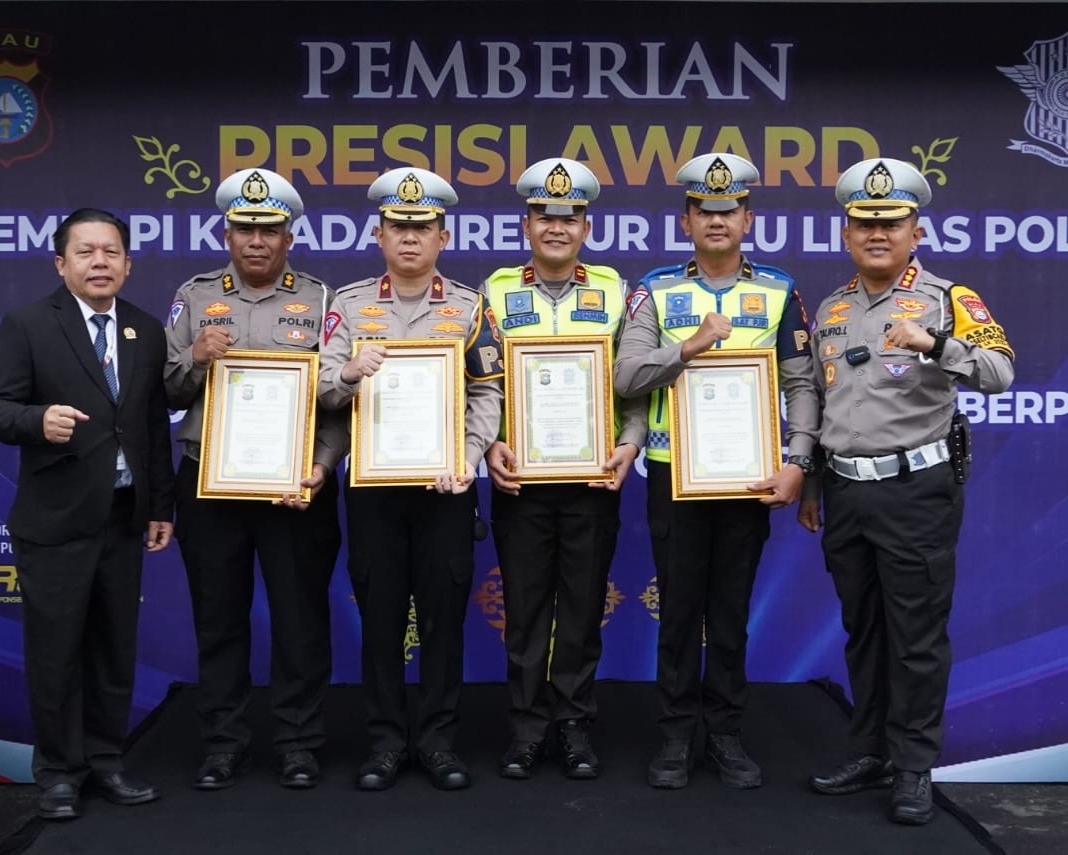 Dirlantas Polda Riau Raih Penghargaan Presisi Award Dari Lemkapi