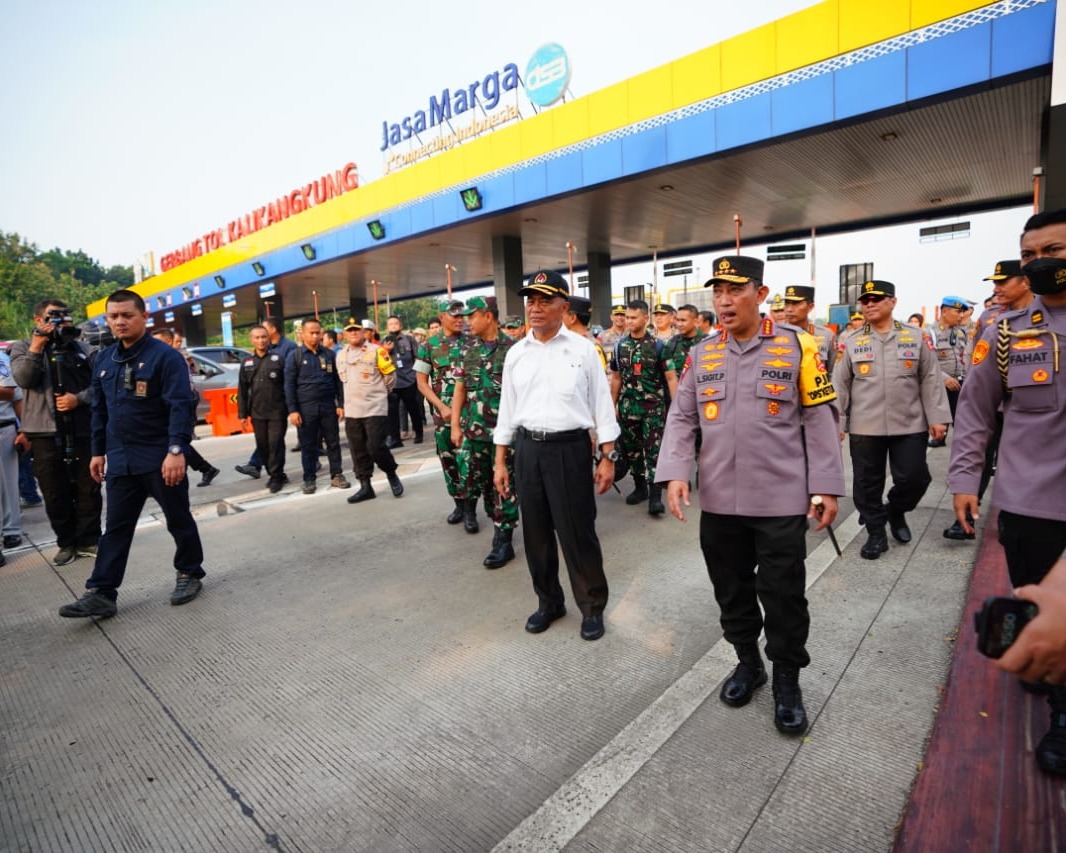 Tinjau Mudik di Jateng, Kapolri Instruksikan Mantapkan Sosialisasi Rekayasa Lalin dan Pengaturan Rest Area
