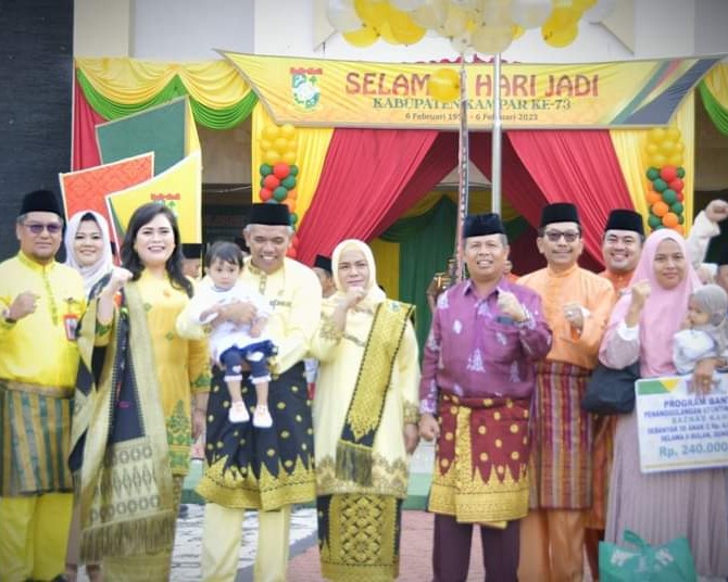 Pimpin Upacara Hari Jadi Kabupaten Kampar Ke-73, Pj Bupati Launching Gerakan Pengentasan Kemiskinan Ekstrem dan Stunting