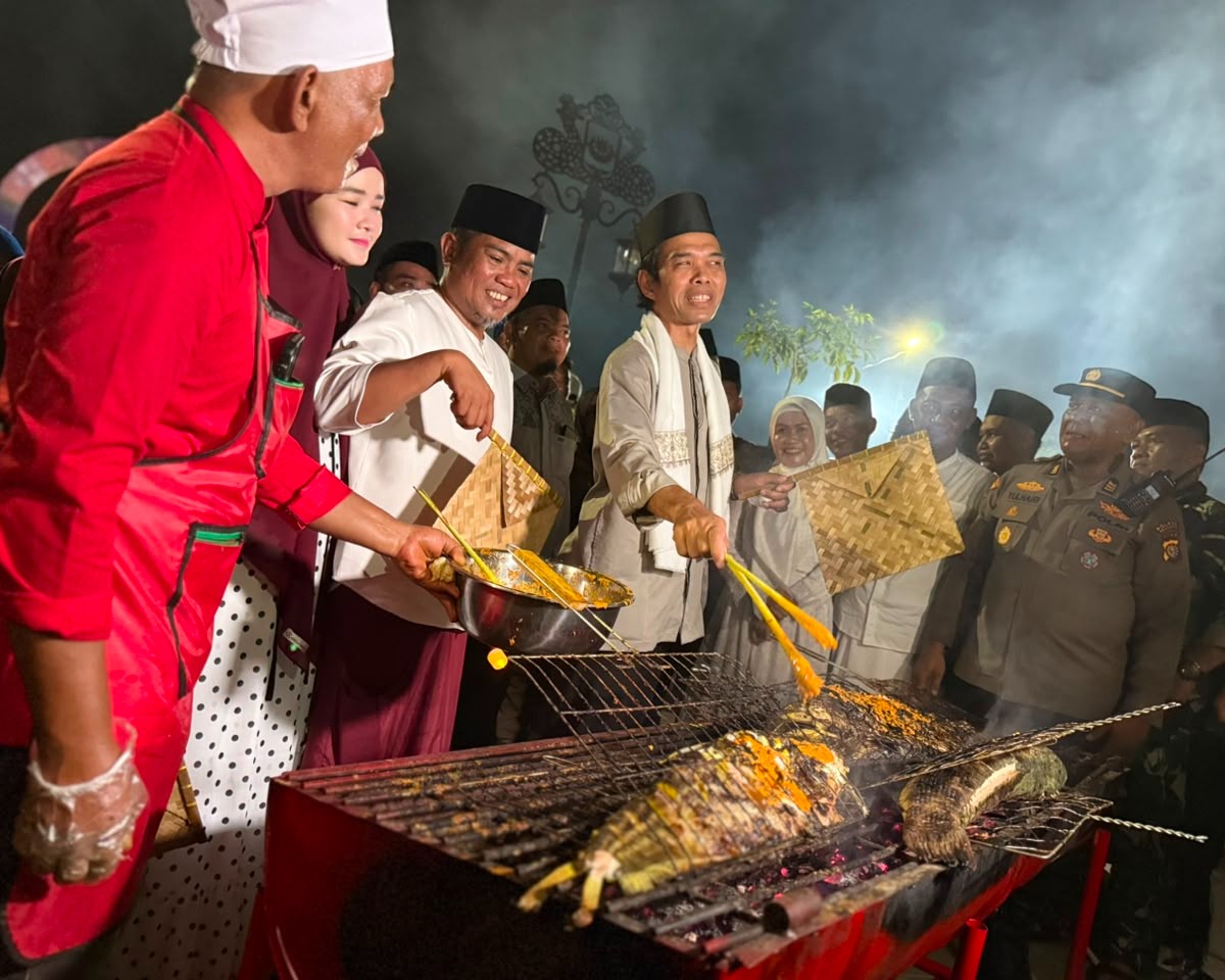 16.500 Warga Padati Pawai Obor 1 Muharram 1448 H, Ustadz Abdul Somad Ajak Warga Pelalawan Hijrah Akhlak