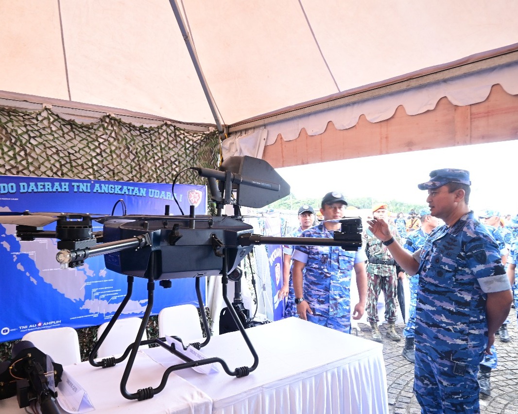 Meriahkan TNI Fair 2025, Pangkodau I Dampingi Kasau, Kunjungi Stand Pameran Dan Alpalhankam TNI AU