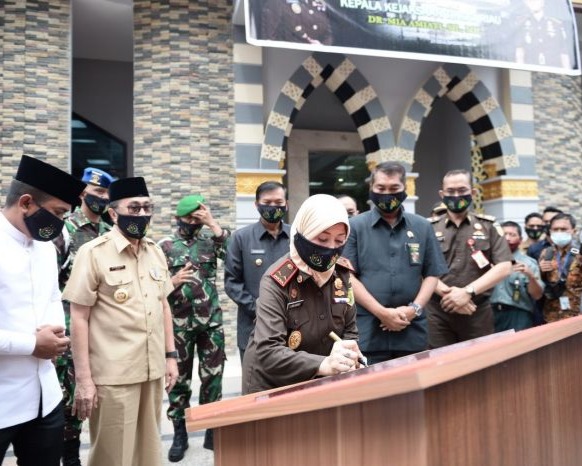 Kajati Riau Meresmikan Masjid Al Mizan di Kawasan Kantor Kejati Riau