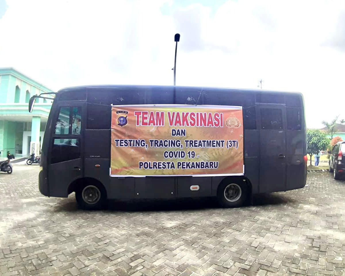 Siapkan 20 Unit Armada, Polda Riau Gelar Door To Door Lakukan Vaksinasi Kepada Masyarakat