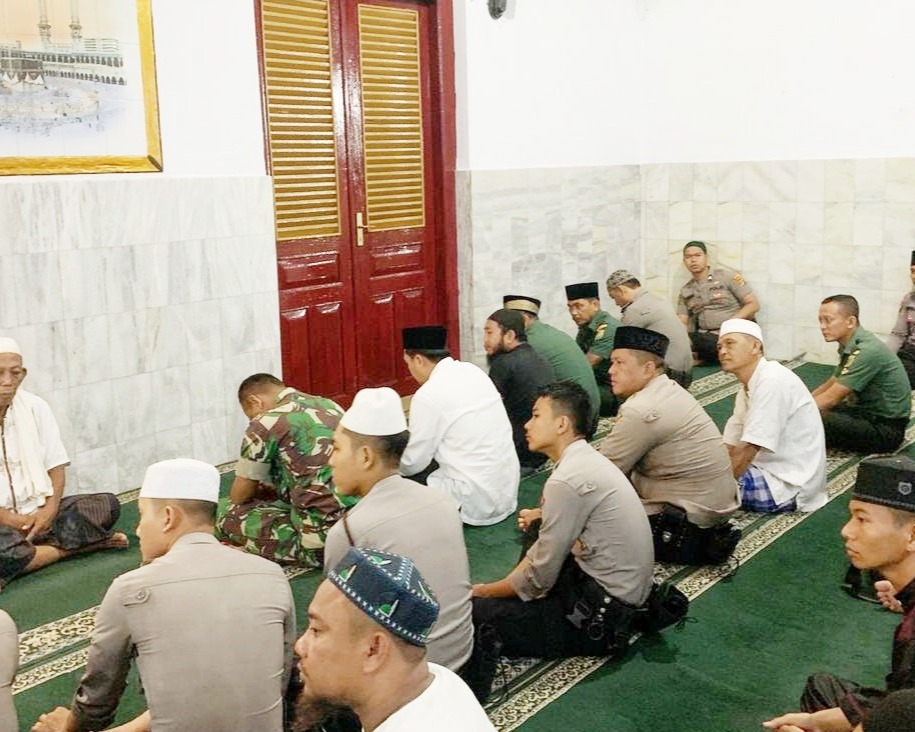 Polres Tulang Bawang Bersama Kodim 0426 Gelar Shalat Subuh Berjamaah