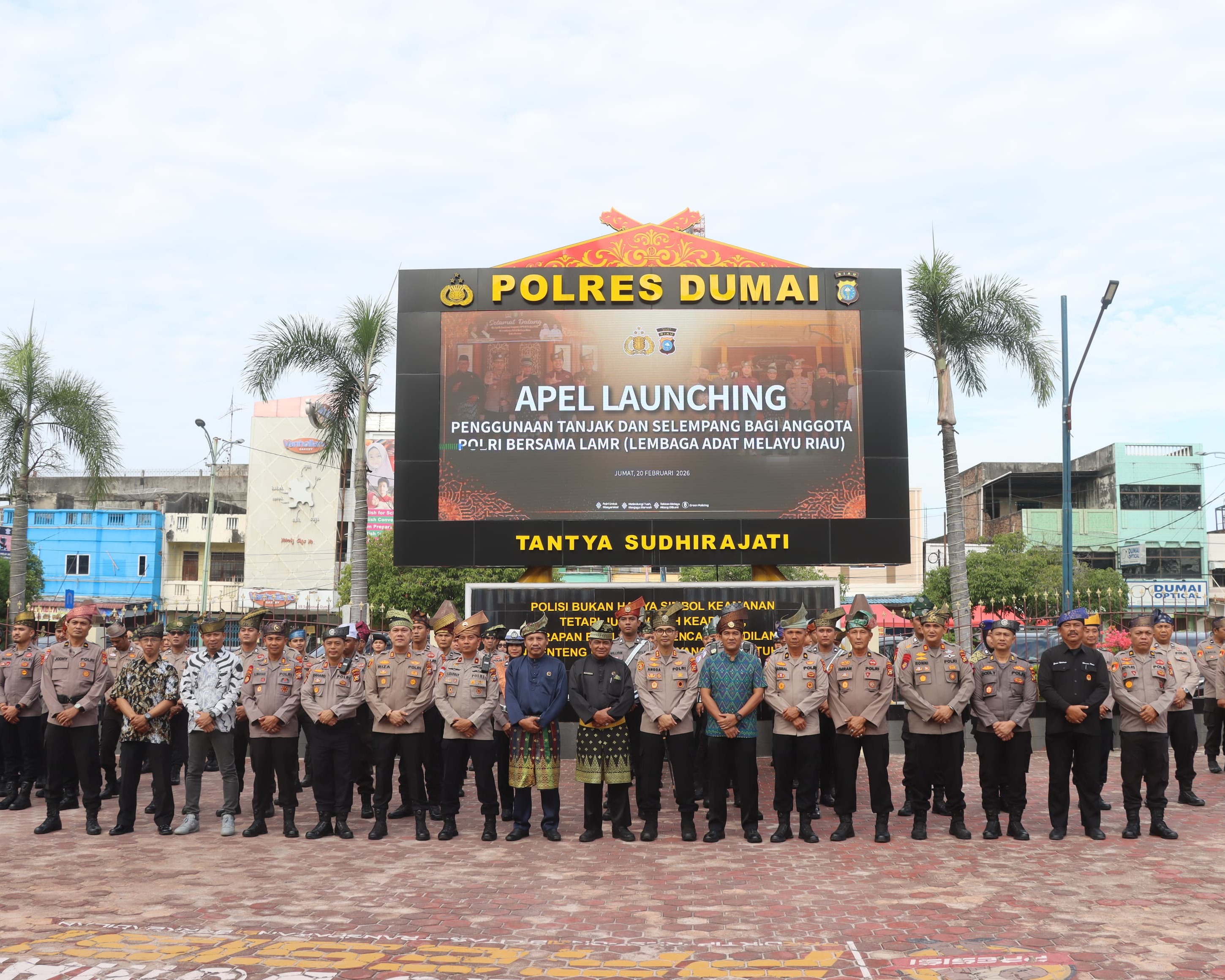 Polres Dumai Launching Penggunaan Tanjak Dan Slempang Bersama LAM