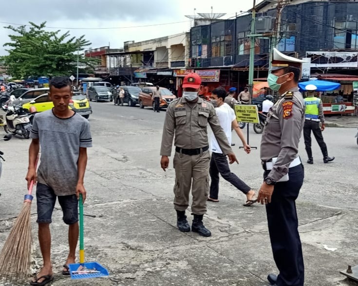 20 Pelanggar Protkes Diberi Sanksi Sosial dan 8 Didenda Oleh Tim Justisi Gabungan Kabupaten Kampar