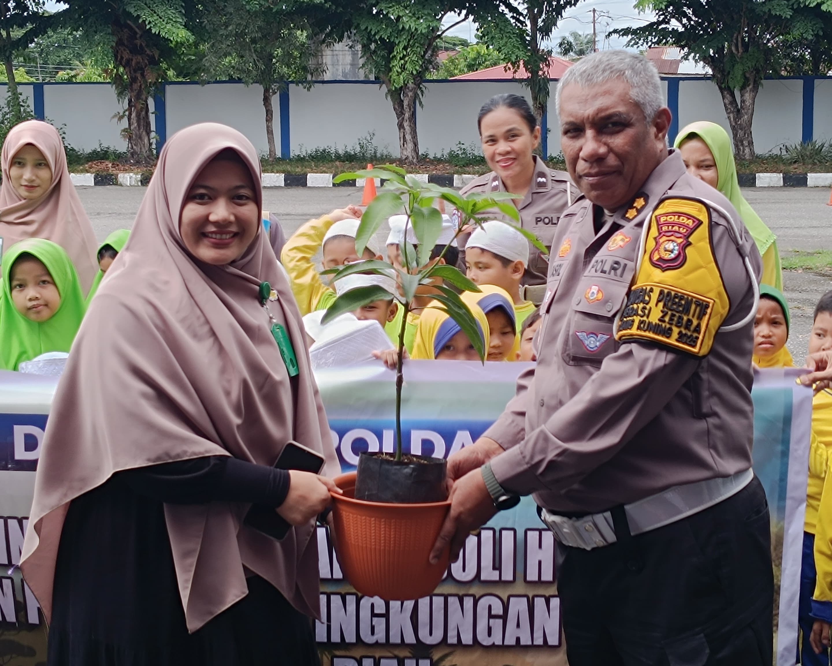 Ditlantas Polda Riau Gelar 'Polisi Sahabat Anak Dan Green Policing', Dukung Operasi Zebra Lancang Kuning 2025 di Taman Lalu Lintas Rumbai
