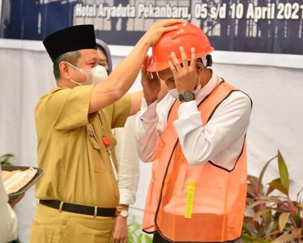 Pj Sekdaprov Riau Hadiri Acara Pembukaan Pelatihan dan Fasilitasi Uji Sertifikasi Ahli Muda K3 Kontruksi