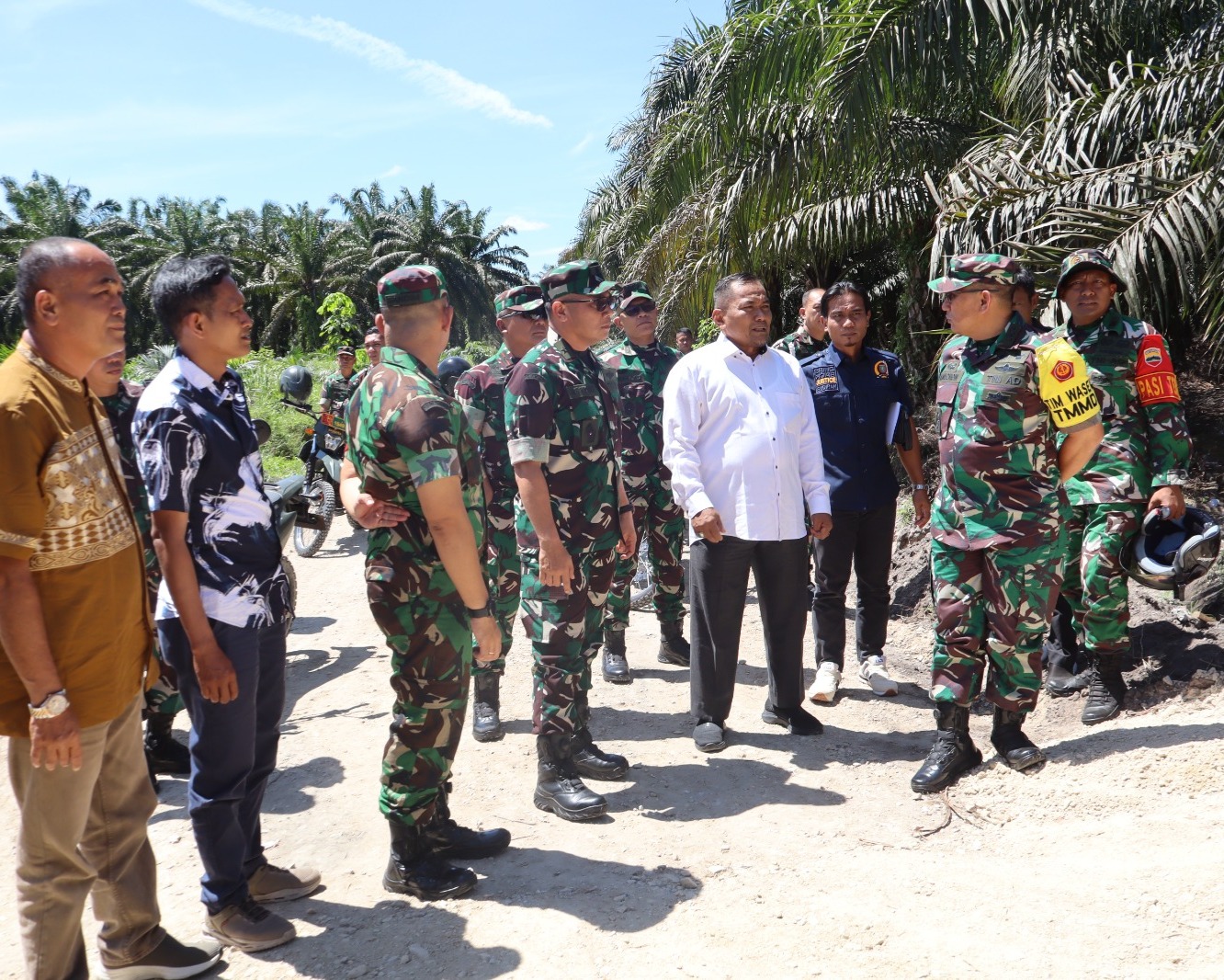 Tinjau Langsung Progres TMMD Ke-124 di Dumai, Tim Wasev TNI AD Puji Sinergi di Bukit Kayu Kapur