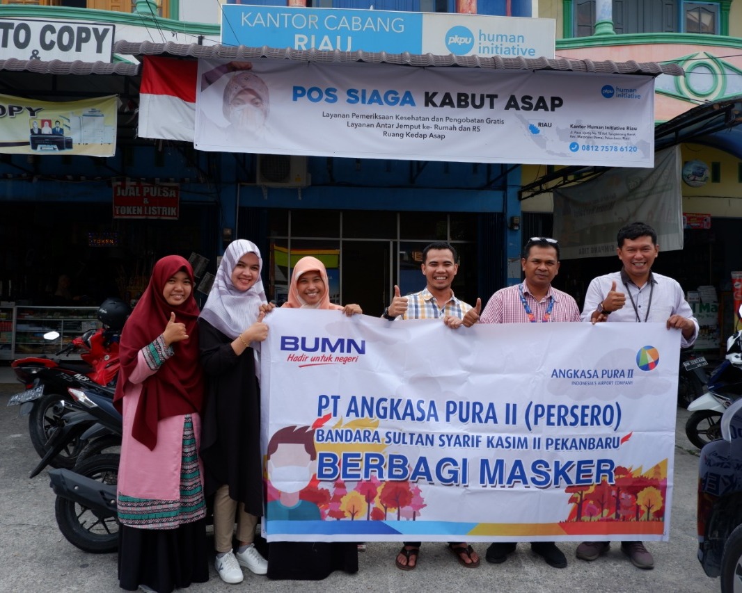 PT. Angkasa Pura II (Persero) Berbagi Masker dan Obat - Obatan