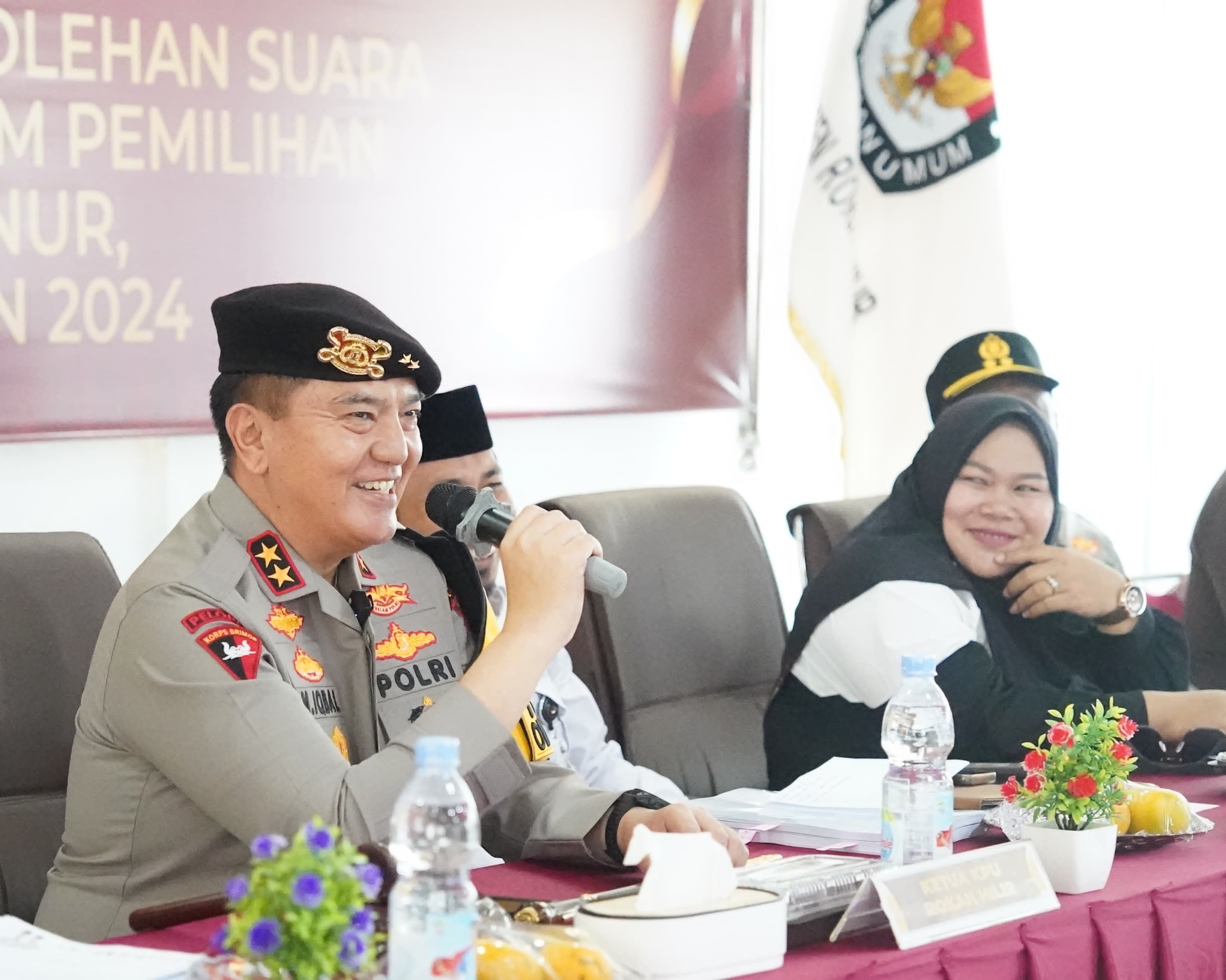 Kapolda Riau Pantau Rapat Pleno KPU Kabupaten Rohil, Ajak Semua Pihak Jaga Persatuan dan Kedamaian
