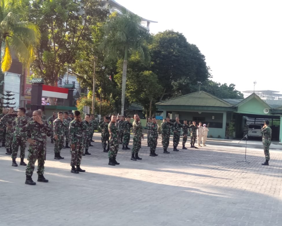 Guna Menjaga Herd Imunity, Personil Kodim 0301/PBR Gelar Olahraga Senam Pagi Bersama di Halaman Makodim