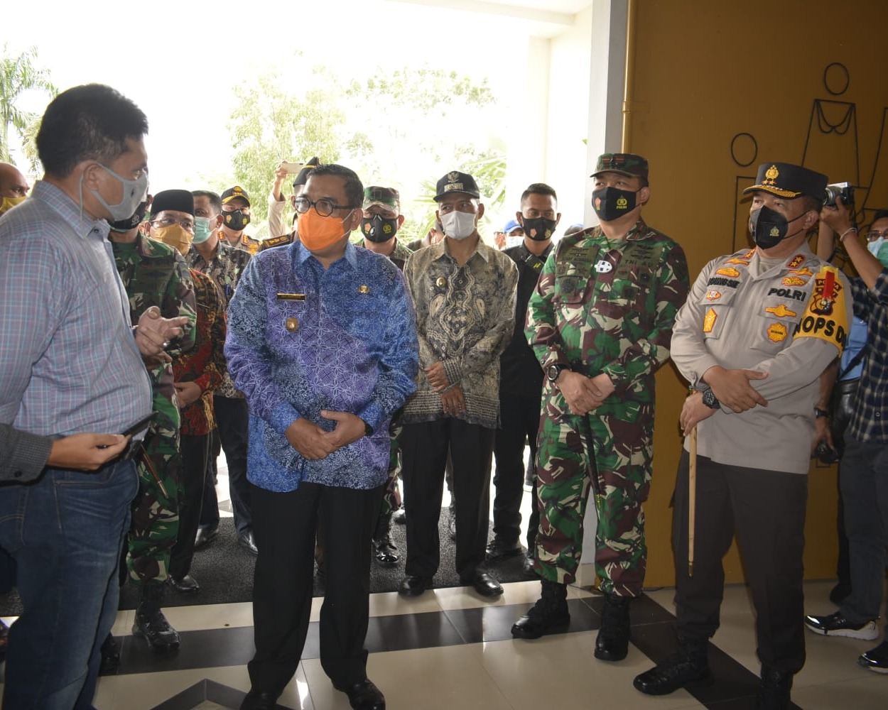 Jelang Ibadah Malam Natal 2020, Kapolresta Pekanbaru Dampingi Kapolda Riau Tinjau Protokol Kesehatan Di Beberapa Gereja di Kota Pekanbaru