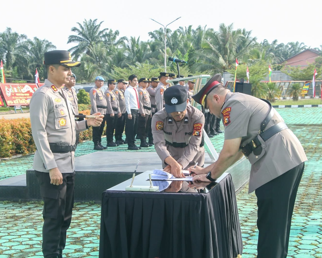 Kapolres Rokan Hulu Pimpin Pisah Sambut Sejumlah Pejabat Utama dan Kapolsek Jajaran, Tekankan Semangat Pengabdian dan Kebersamaan