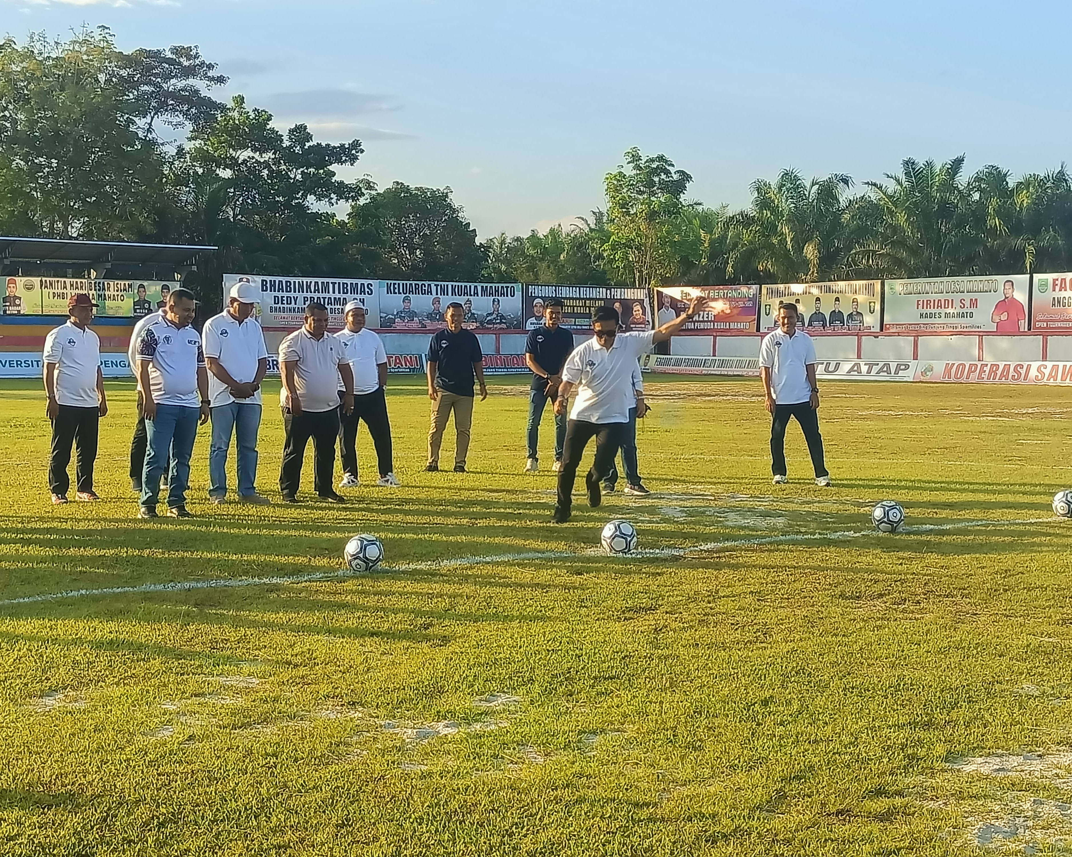 Meriahkan HUT Bhayangkara Ke-79, Kapolres Rohul Buka Secara Resmi Open Tournament Mahato CUP VIII