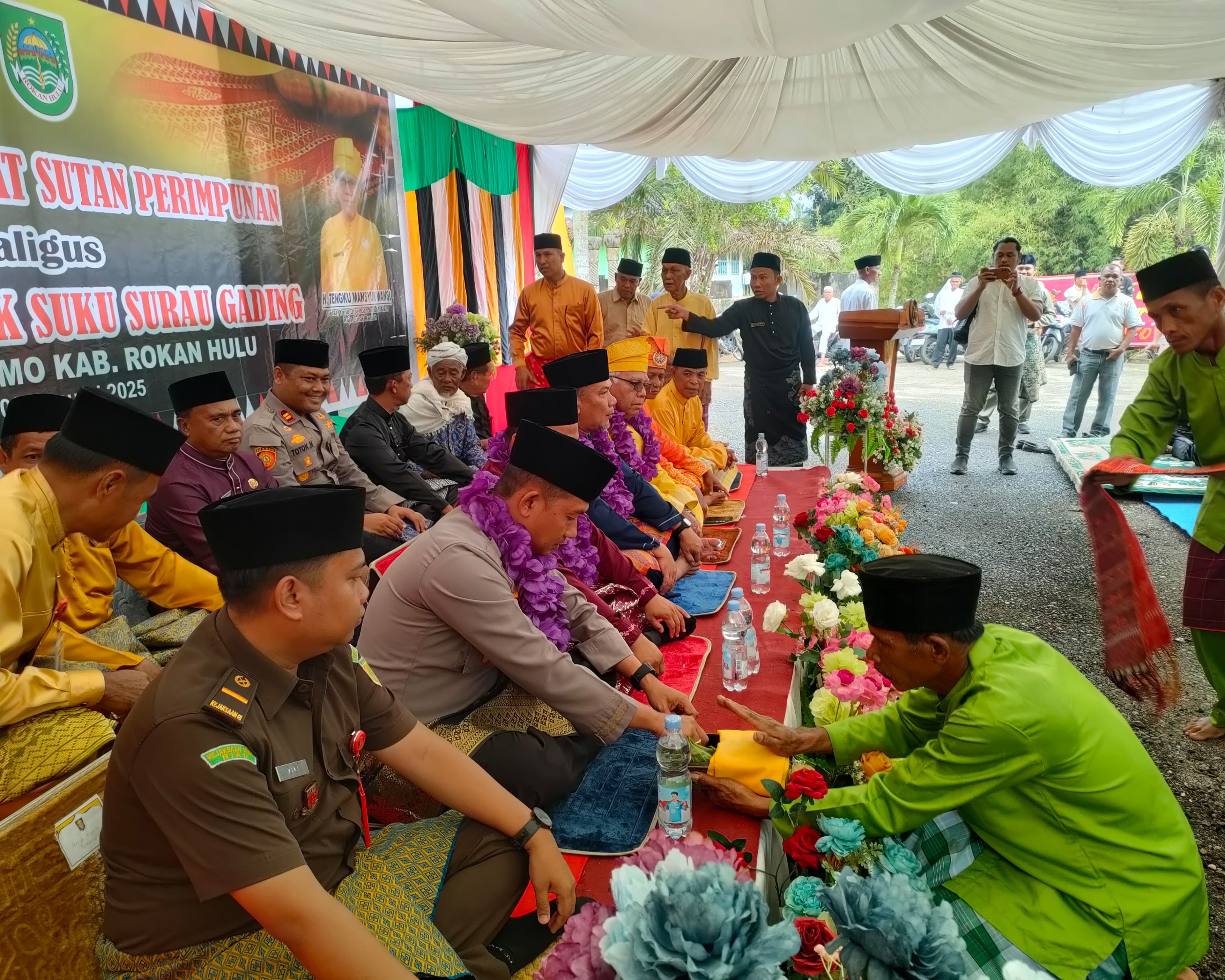 Polres Rohul Hadiri Penambalan Raja Adat Surau Gading Simbol Harmoni Dan Pelestarian Budaya Lokal
