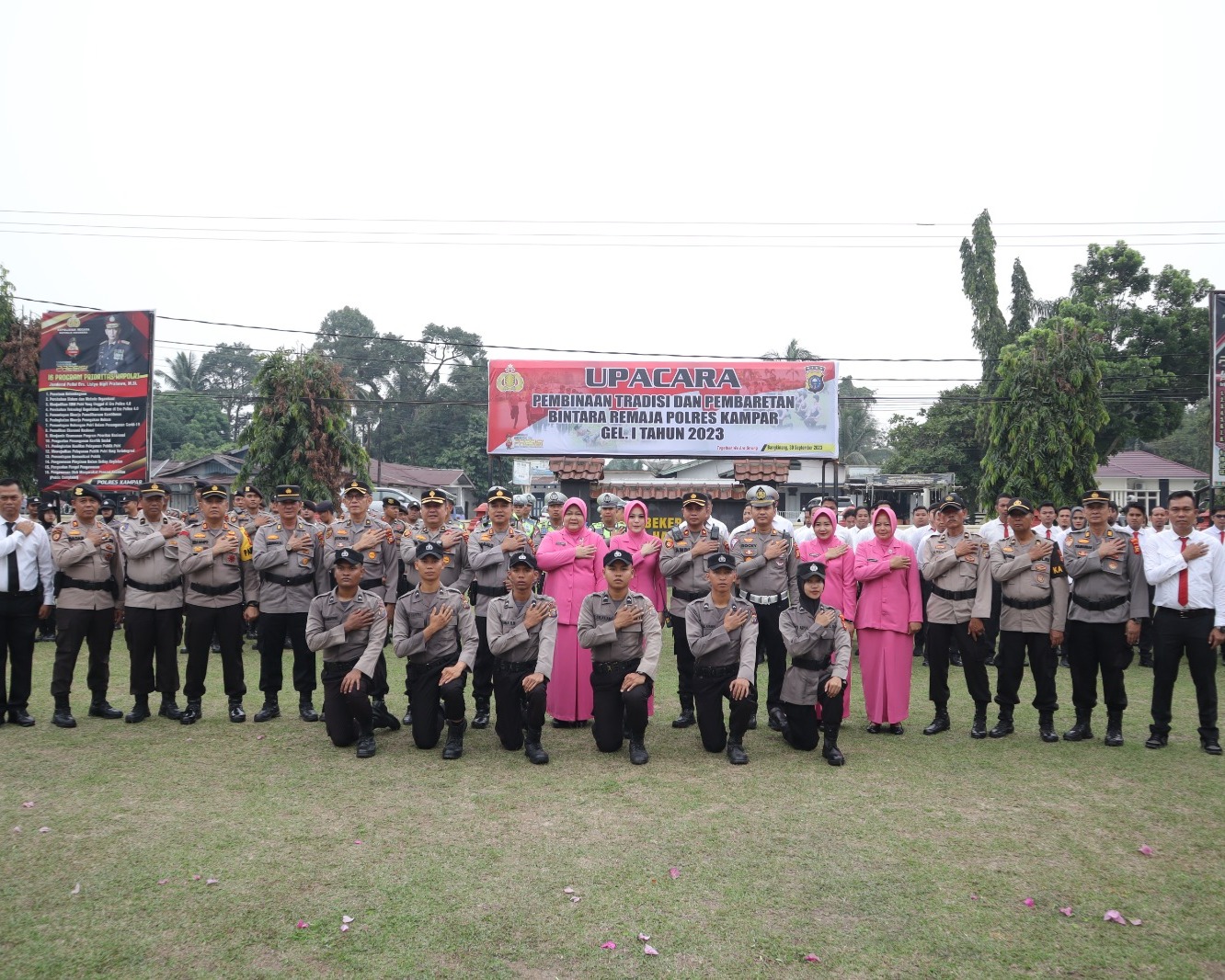 Enam Personel Bintara Remaja Polres Kampar Ikuti Upacara Pembukaan Pembinaan Tradisi Pembaretan