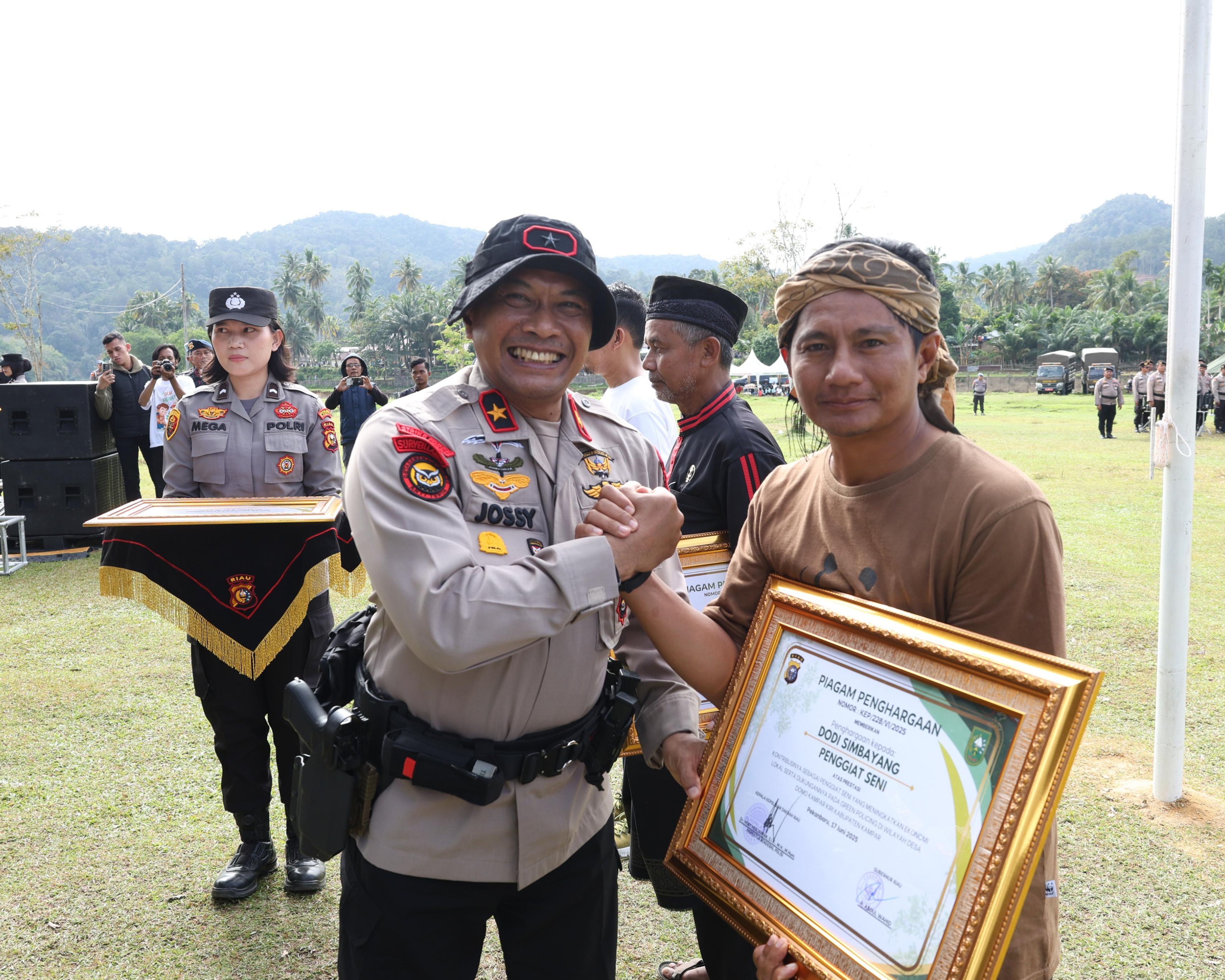 Polda Riau Gelar Upacara Memperingati Hari Lingkungan Hidup Sedunia di Desa Tanjung Belit Kampar