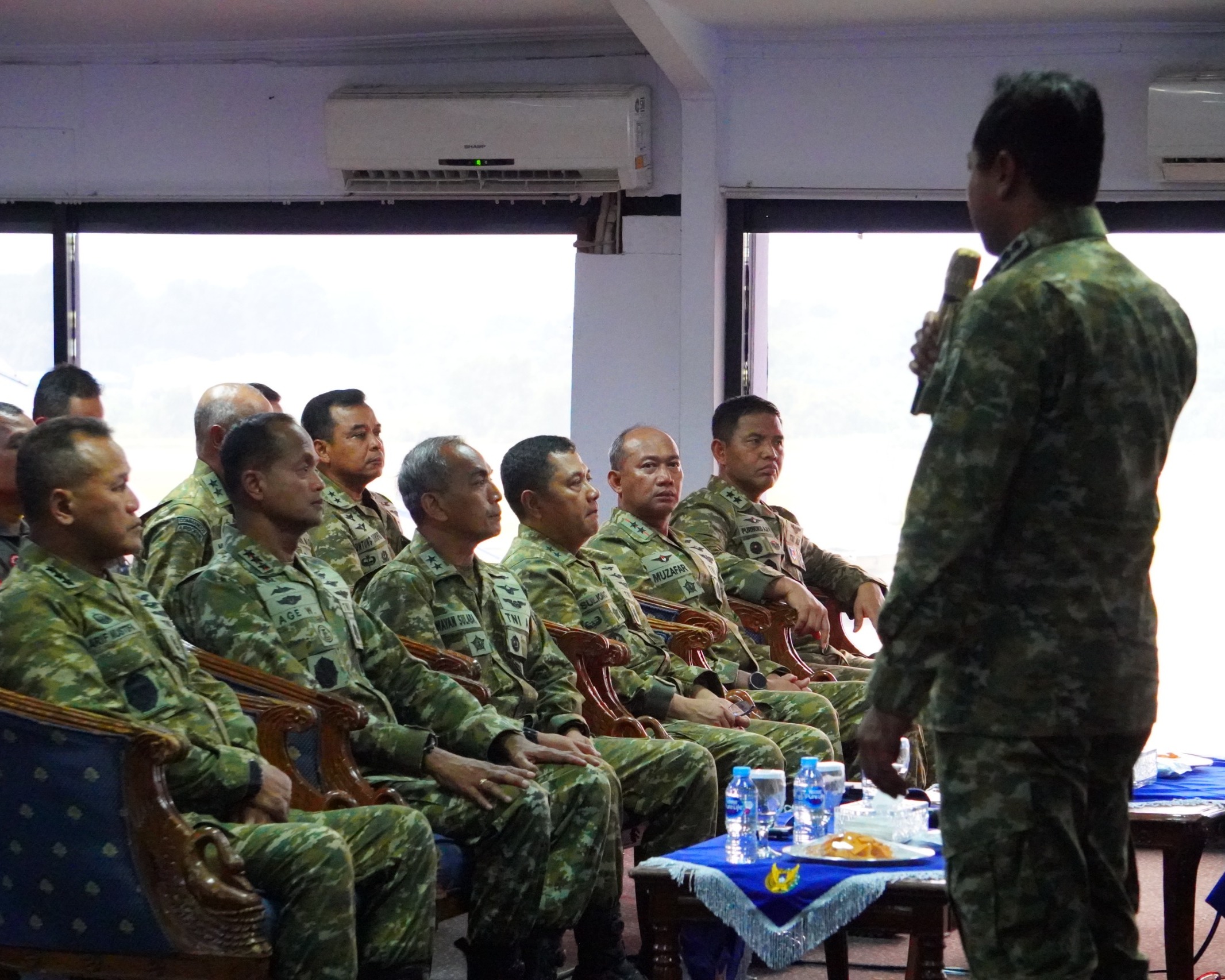 Pangkodau I Hadiri Acara Debrief Dan Pemberian Apresiasi Kepada Pelaku Demo Udara