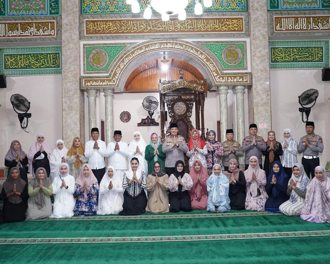 Kapolda Riau Laksanakan Kegiatan Safari Ramadan di Masjid Nurul Hijrah Kabupaten Pelalawan