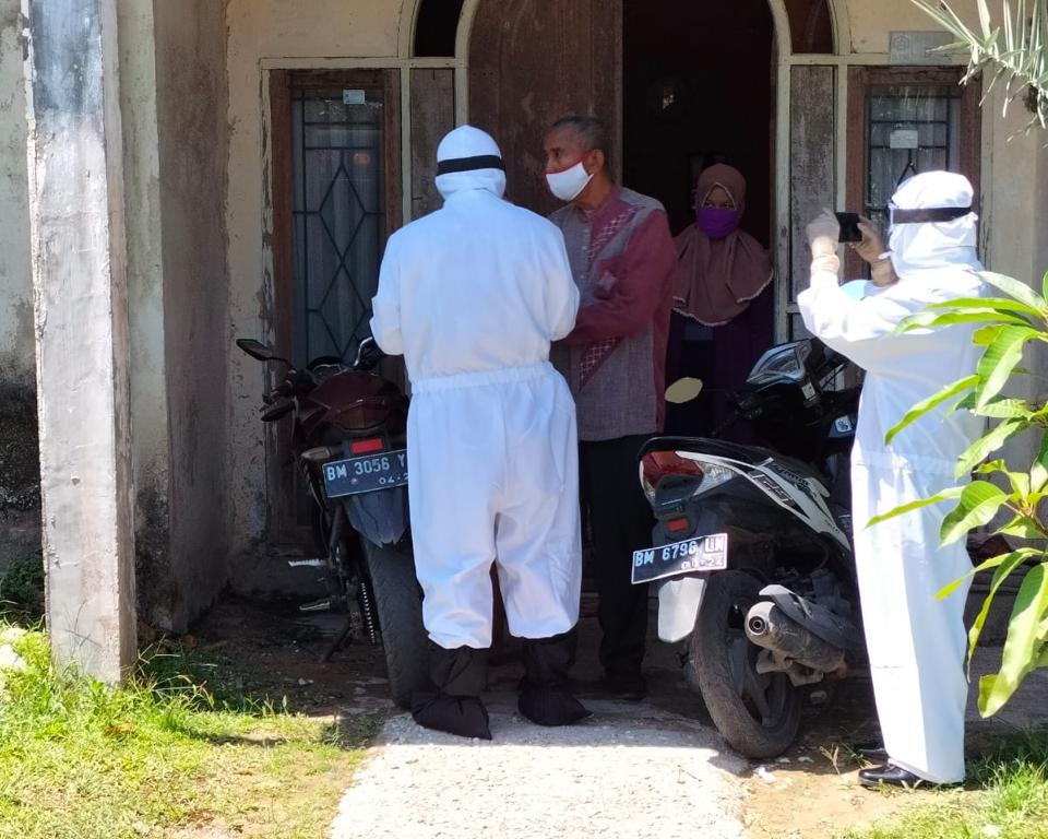 Polsek Limapuluh Jemput Langsung Warga Isoman dan Dibawa Ke Tempat Yang Disediakan Pemerintah