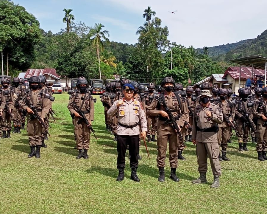 Buka Latihan Berganda Bintara Remaja Satuan Brimob, Kapolda Riau: Taklukkan Bukit Hingga Ke Bukit Barisan, Buru Perusak Hutan