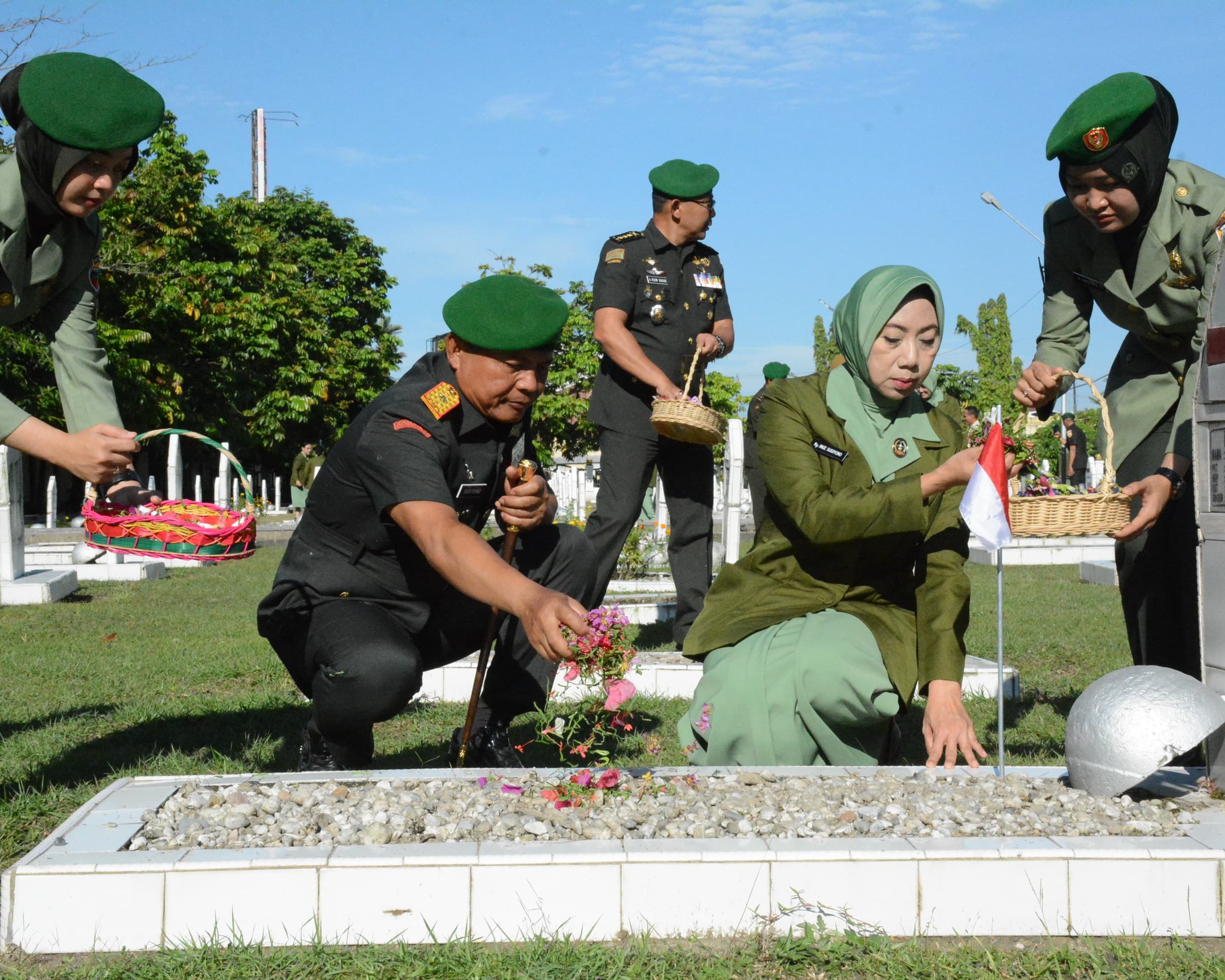 Danrem 031/WB Laksanakan Upacara Ziarah dan Tabur Bunga Dalam Rangka HUT Ke-66 Korem 031/Wira Bima