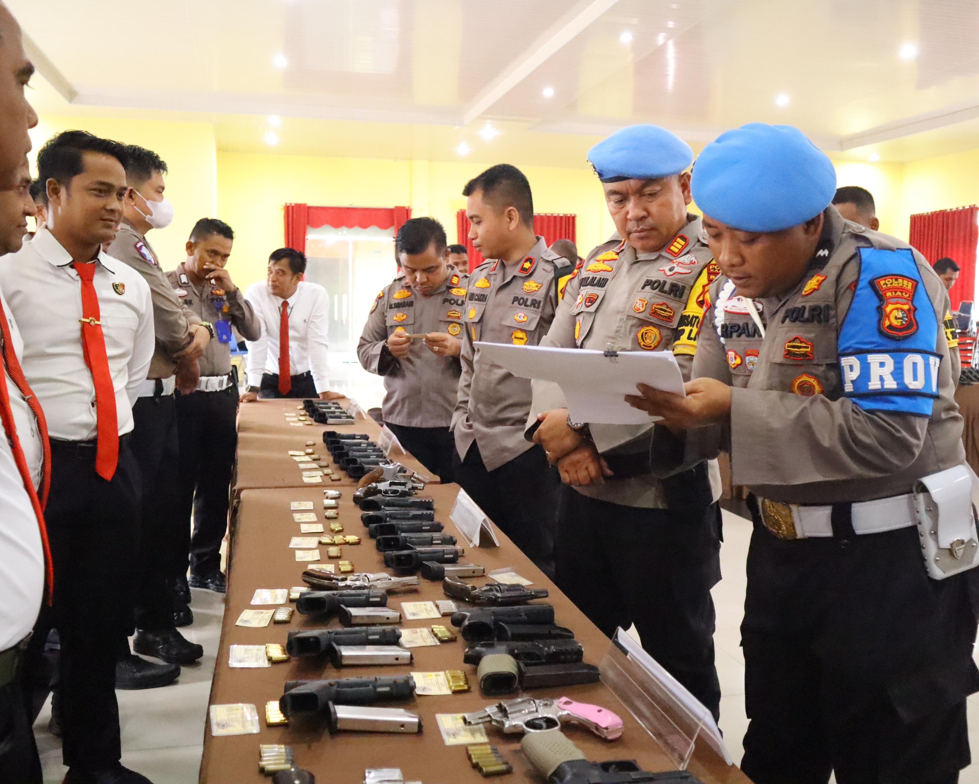 Polres Kampar Gelar Apel Pemeriksaan Senpi dan Amunisi, Tekankan Pentingnya Profesionalisme dan Kepatuhan dalam Penggunaan Senjata Api