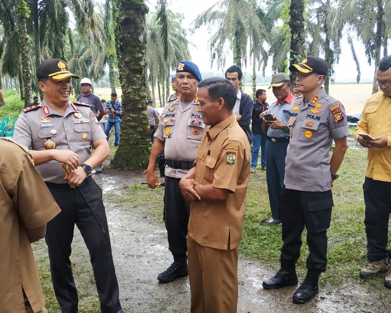 Kapolda Riau Gelar Konferensi Pers Tentang Ungkap Kasus Tindak Pidana Pencurian TBS di Kawasan Perkebunan Sawit