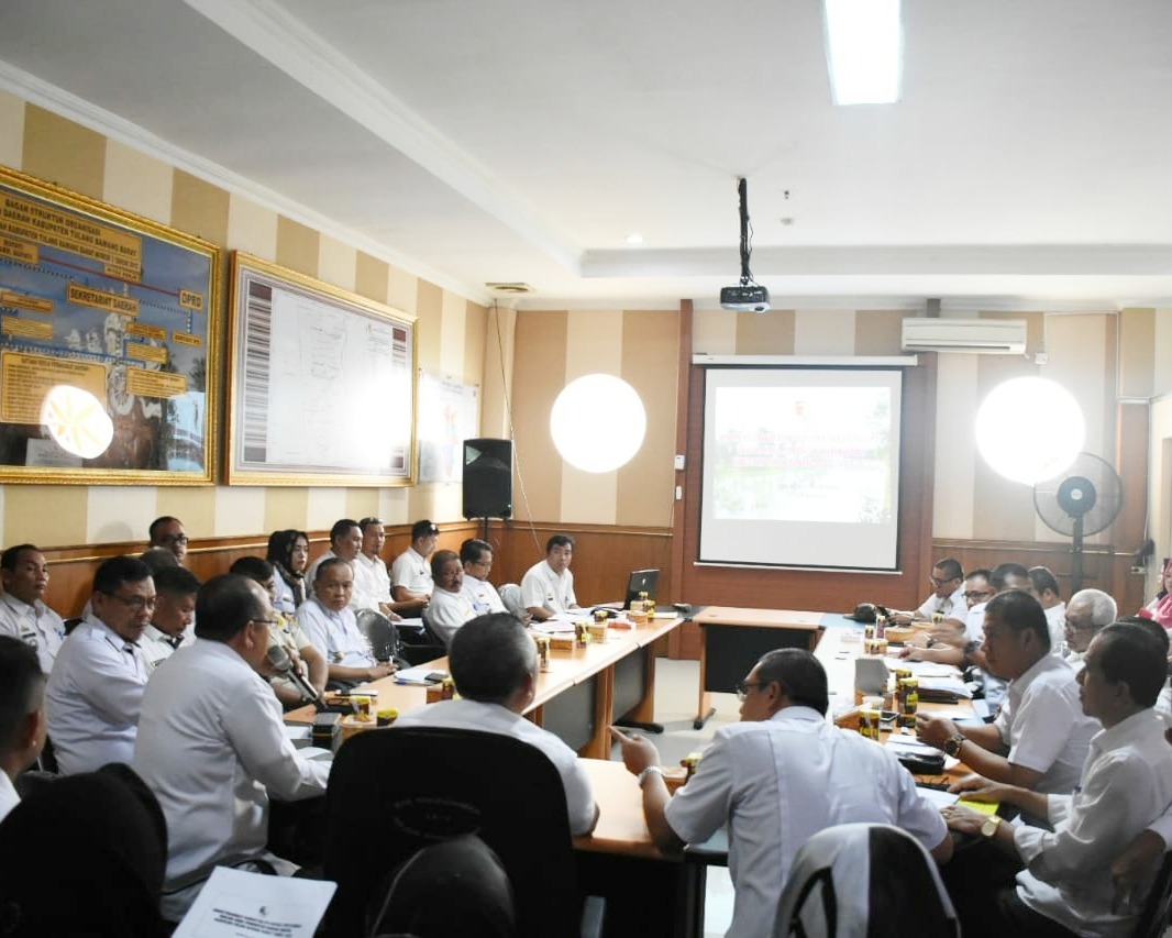 Sekda Tubaba Herwan Sahri Pimpin Rapat Forum Perangkat Daerah