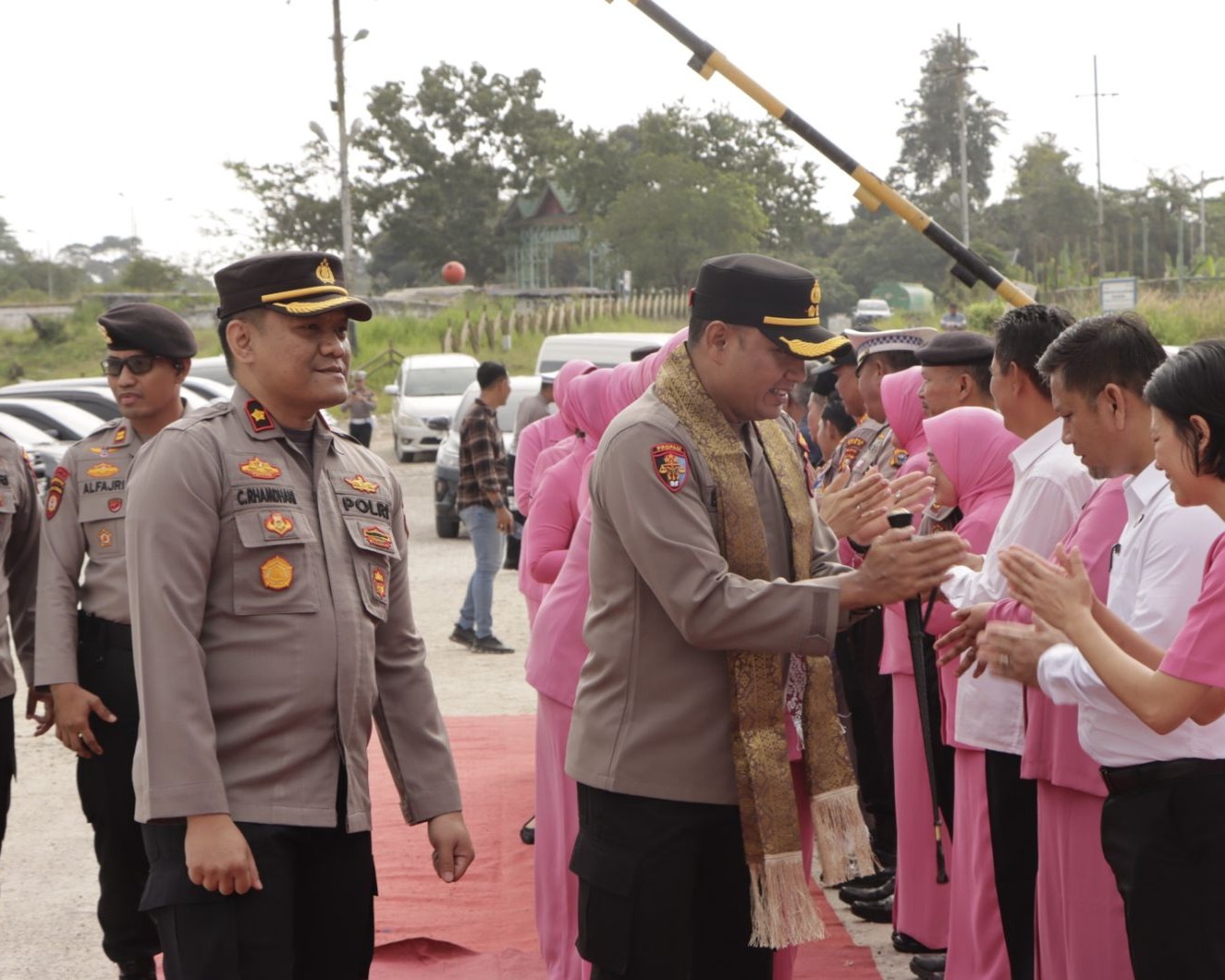 Kapolres Siak Kunjungi Polsek Minas, Tekankan Peningkatan Pelayanan dan Ketahanan Pangan