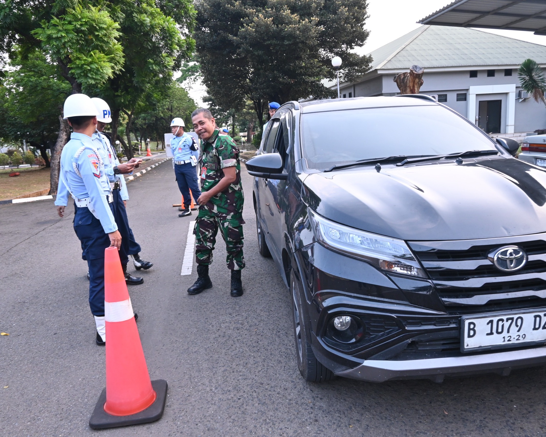 Pom Makodau I Gelar Razia, Pastikan Kelengkapan Kendaraan