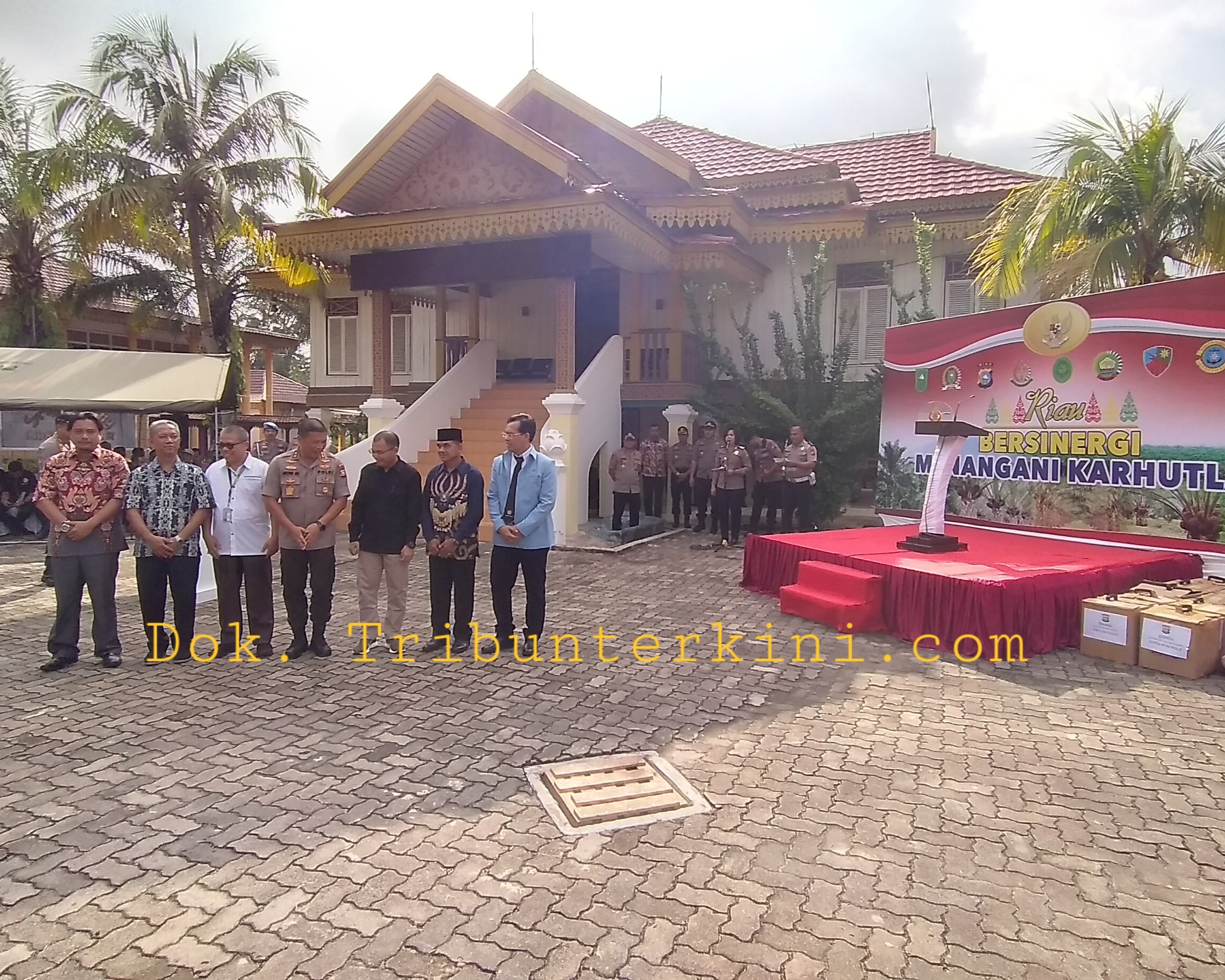 Gubri dan Kapolda Launching Posko Relawan Pemadam Karhutla Provinsi Riau Tahun 2020