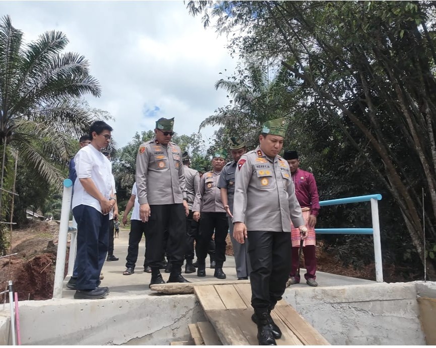 Kapolda Riau Kunjungi Pembangunan Jembatan Di Desa Lubuk Agung Kabupaten Kampar