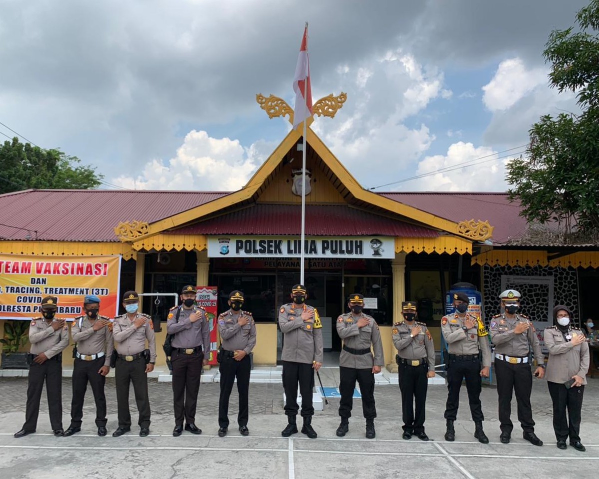 Tinjau Pelaksanaan Vaksinasi Covid-19 di Polsek Lima Puluh, Kapolresta Pekanbaru Vaksin Ini Penting Untuk Meningkatkan Imun Tubuh