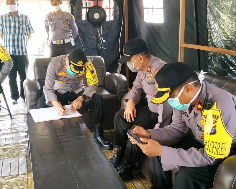 Kapolres Kampar Melakukan Pengecekan Di Pospam Ops Ketupat Lancang Kuning 2020 di Lapangan Merdeka Bangkinang