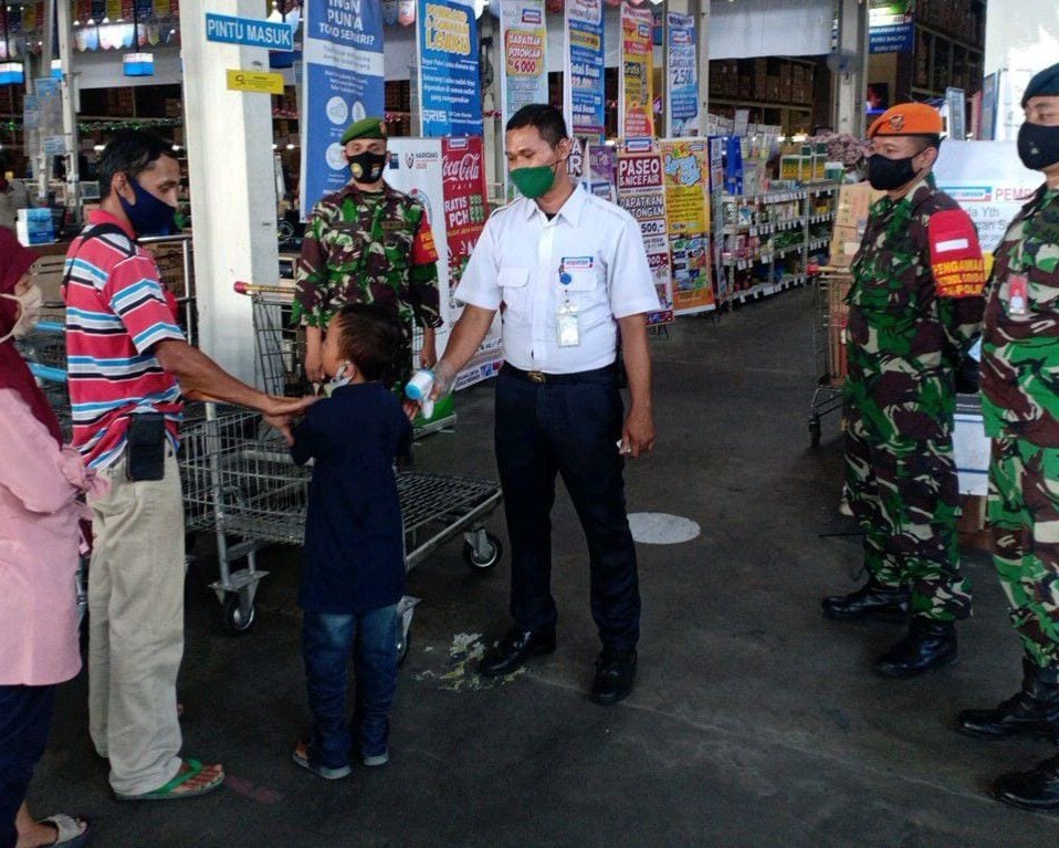 Babinsa Kodim 0301/PBR Bersama Paskhas dan Lanud RSN Laksanakan Pendisiplinan Protokol Kesehatan