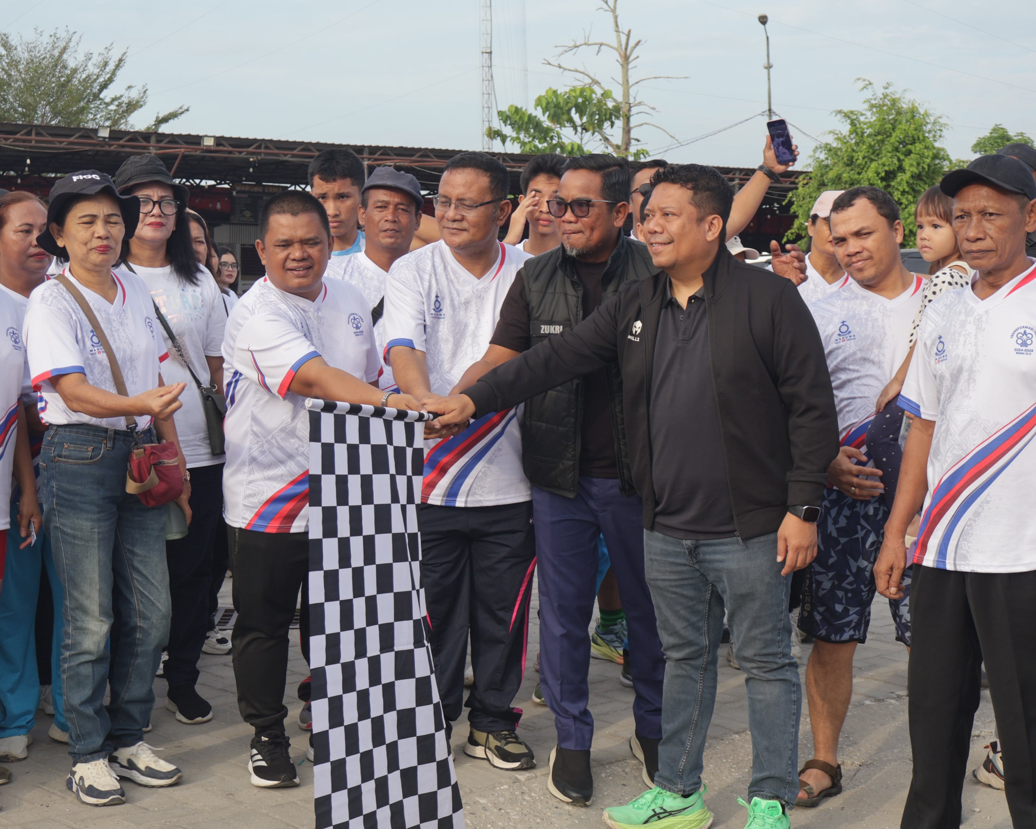 Kapolres Pelalawan Dampingi Bupati Lepas Jalan Santai HUT Ke-29 HKBP Maduma Pkl Kerinci