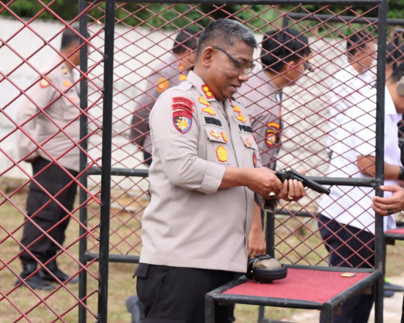 Latihan Menembak Di Pimpim Langsung Kapolres Kampar AKBP Didik Priyo Sambodo