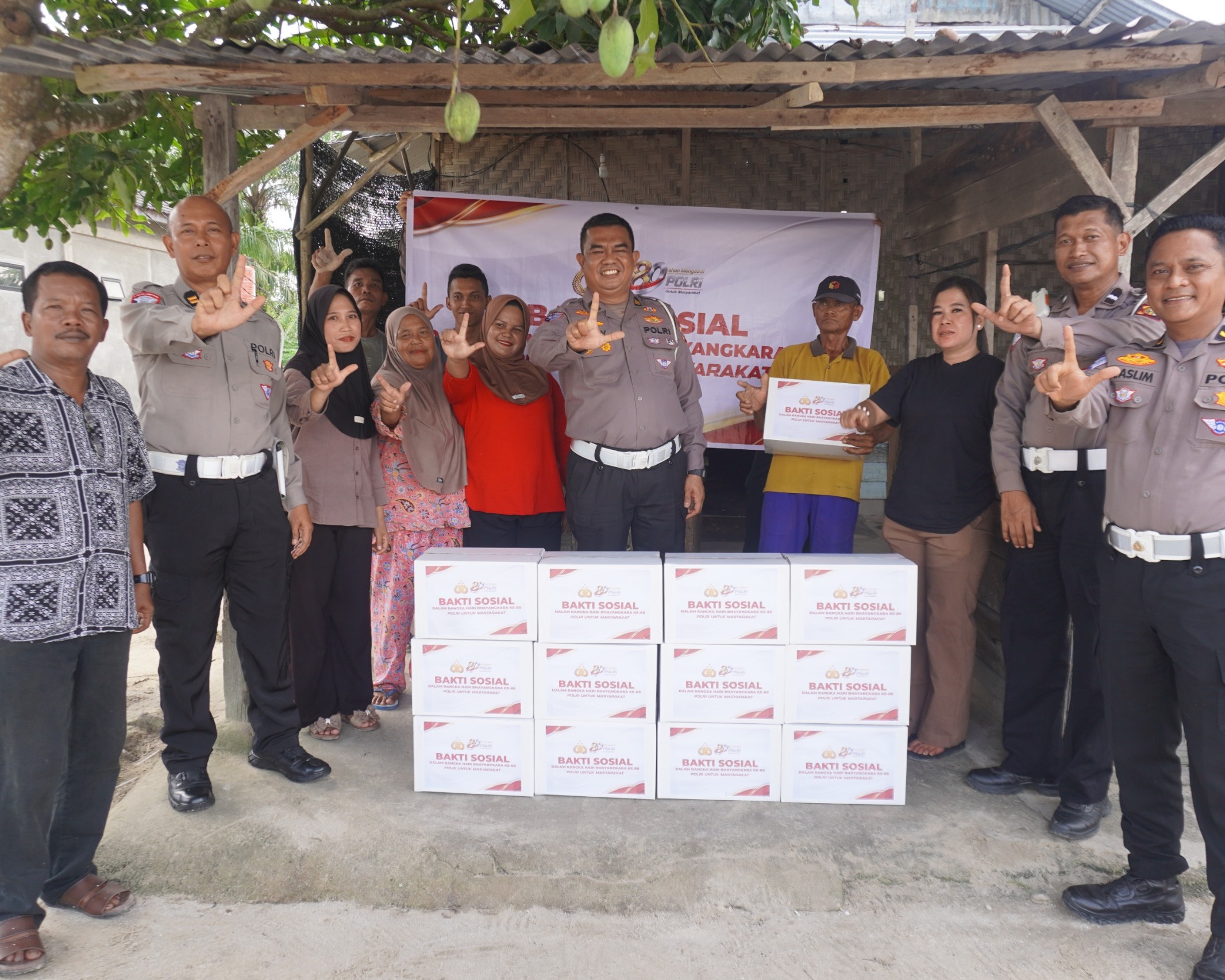 Distribusikan 3.720 Paket Bansos, 29 Program Air Bersih dan 11 Bedah Rumah, Polda Riau Hadir Memberikan Manfaat Nyata Untuk Masyarakat