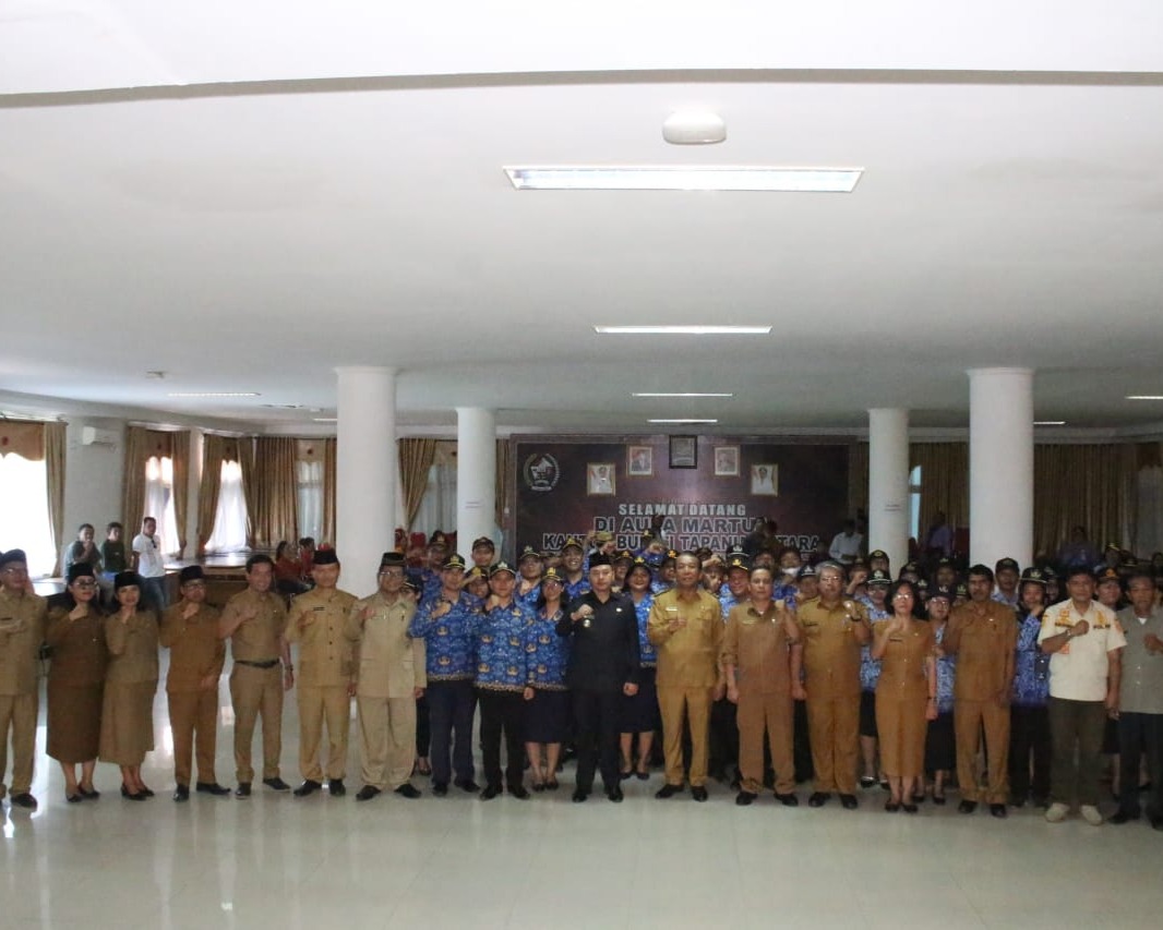 Bupati Nikson Nababan Lantik Pejabat Pimpinan Tinggi Pratama, Administrator, Pengawas dan Kepala Sekolah di Lingkungan Pemerintah Kabupaten Tapanuli Utara
