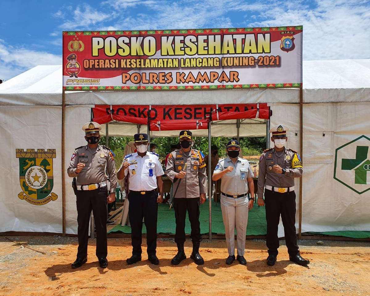 Kapolres Kampar Bersama Stakeholder Tinjau Posko Operasi Keselamatan Lancang Kuning 2021 di Jalan Lintas Riau - Sumbar Desa Tanjung Alai