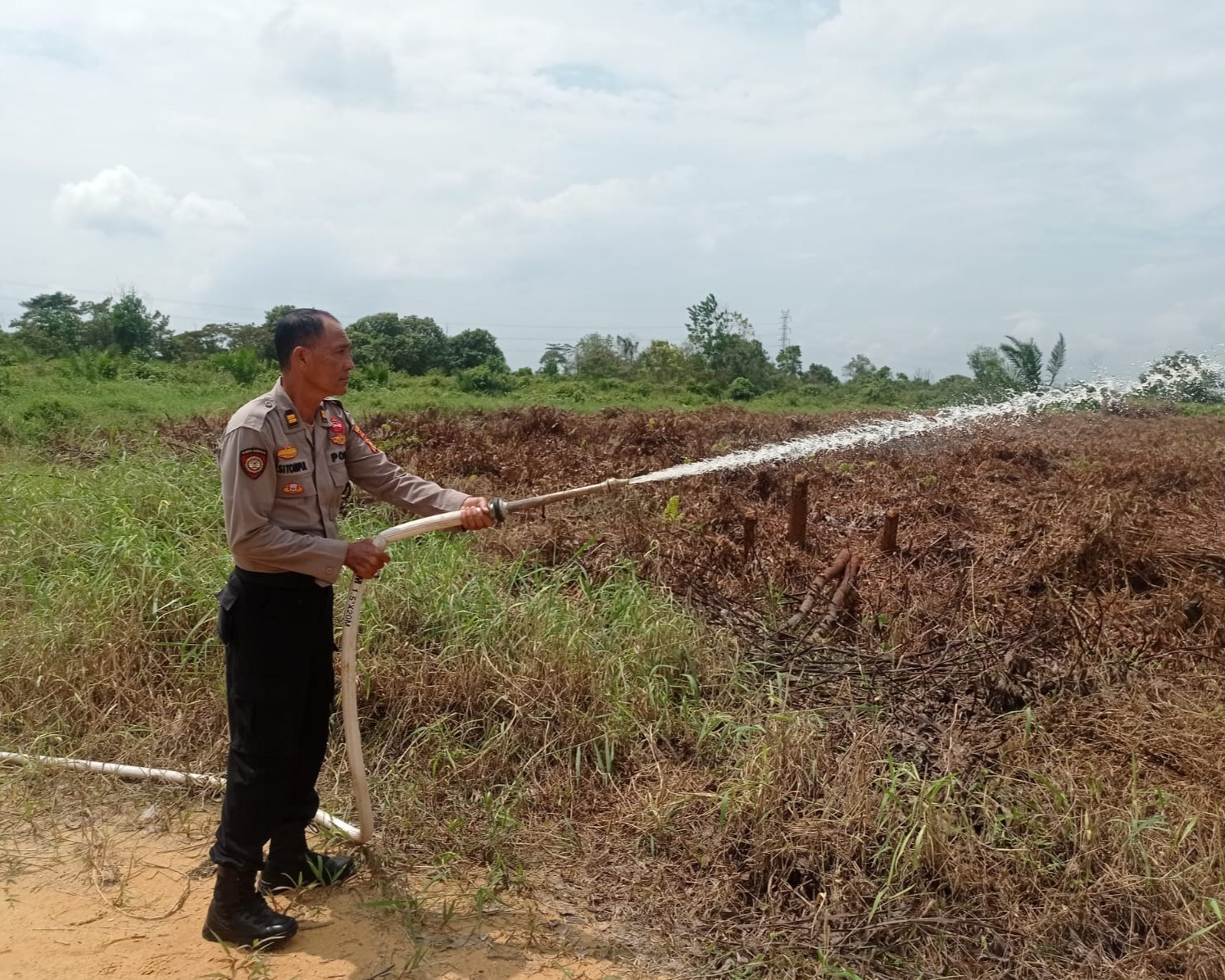 Polsek Payung Sekaki Laksanakan Pengecekan Alat Pemadam Karlahut dan Embung