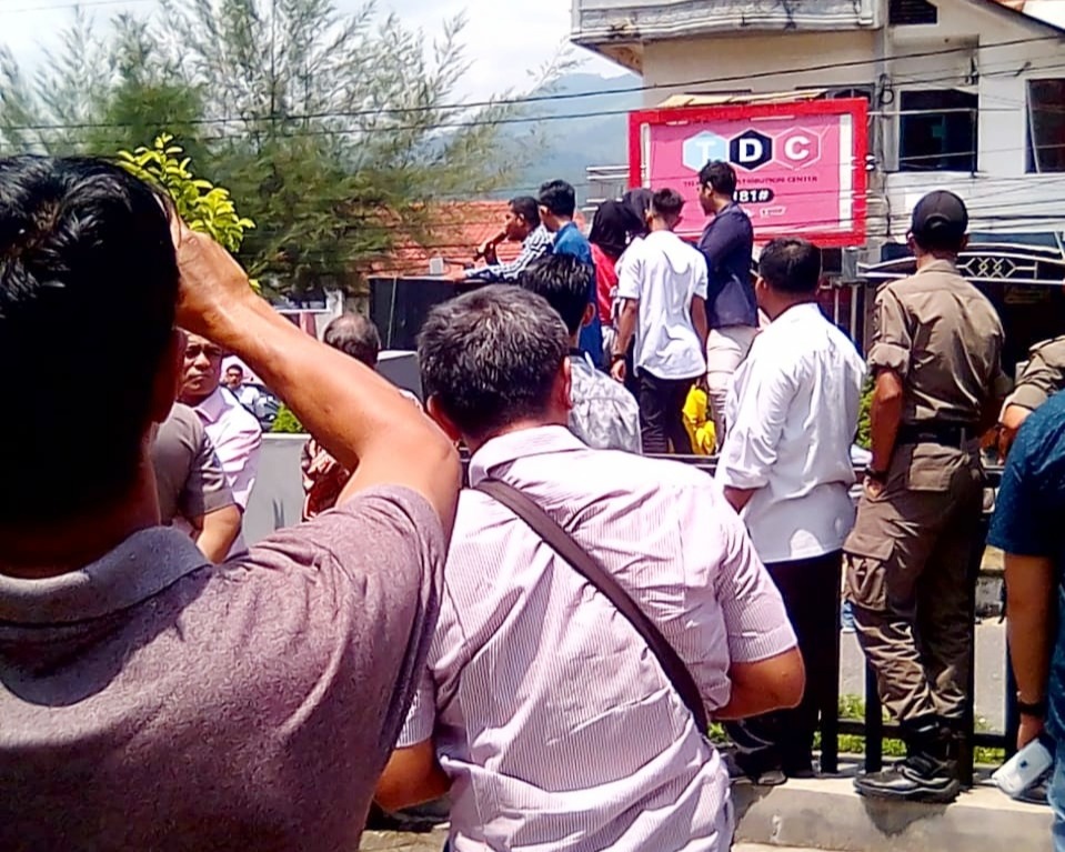 Kelangkaan Pupuk, Puluhan Mahasiswa UGL Aceh Tenggara Demo Kantor Bupati dan DPRK