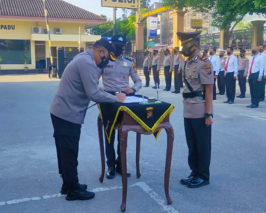 Kapolresta Pekanbaru Pimpin Upacara Serah Terima Jabatan Kapolsek Rumbai Pesisir