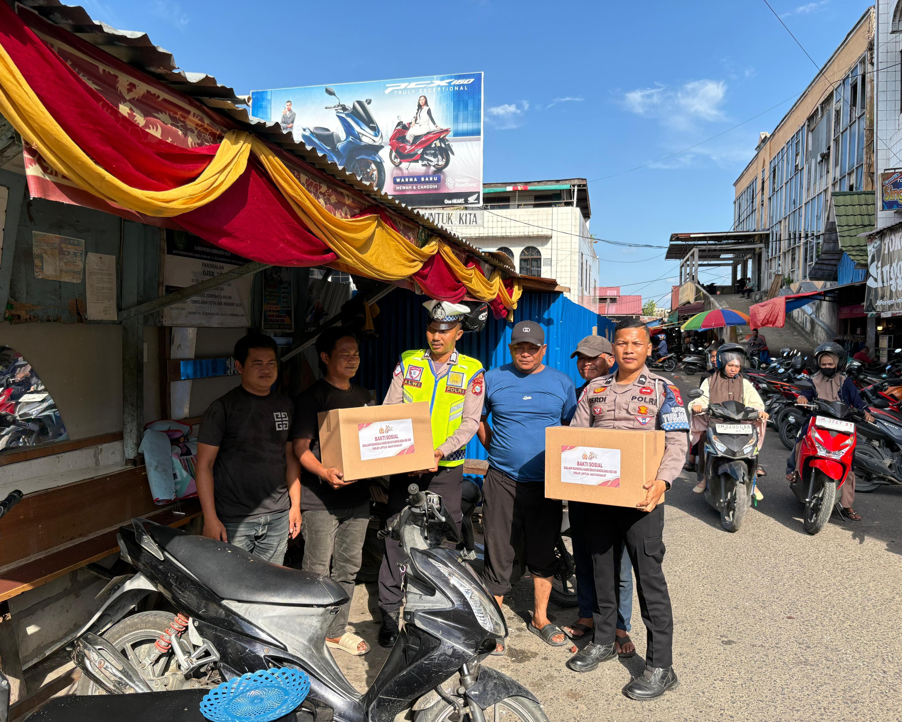 Dari Pasar Rakyat Hingga Pelosok Negeri, Sentuhan Kepedulian Polda Riau Hadir Di Hari Bhayangkara Ke-80