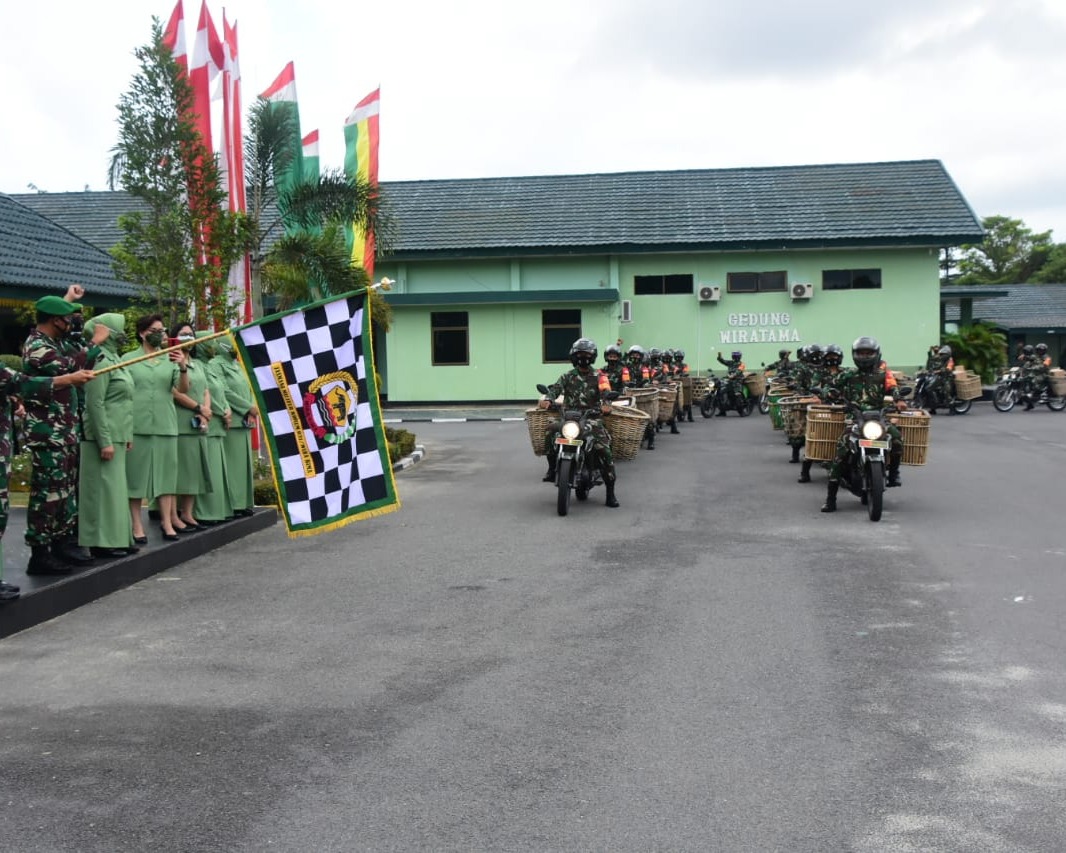 Korem 031/WB Gelar Syukuran Dan Bakti Sosial Pembagian Sembako Dalam Rangka Peringati Hari Juang TNI AD