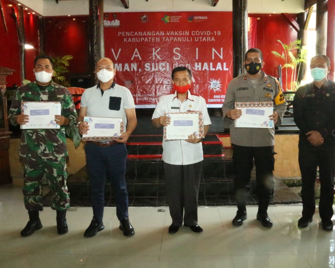 Bupati Taput Terima Suntikan Kedua Vaksin Covid-19