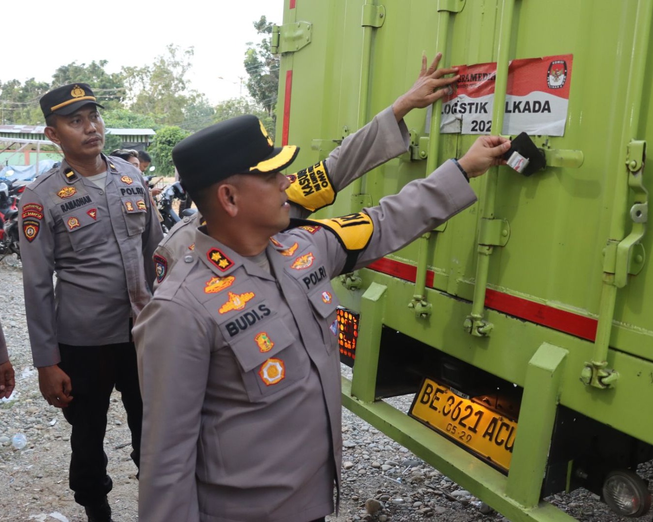 Kapolres Rohul Monitoring Kedatangan Logistik Pilkada Tahun 2024 di Gudang KPU