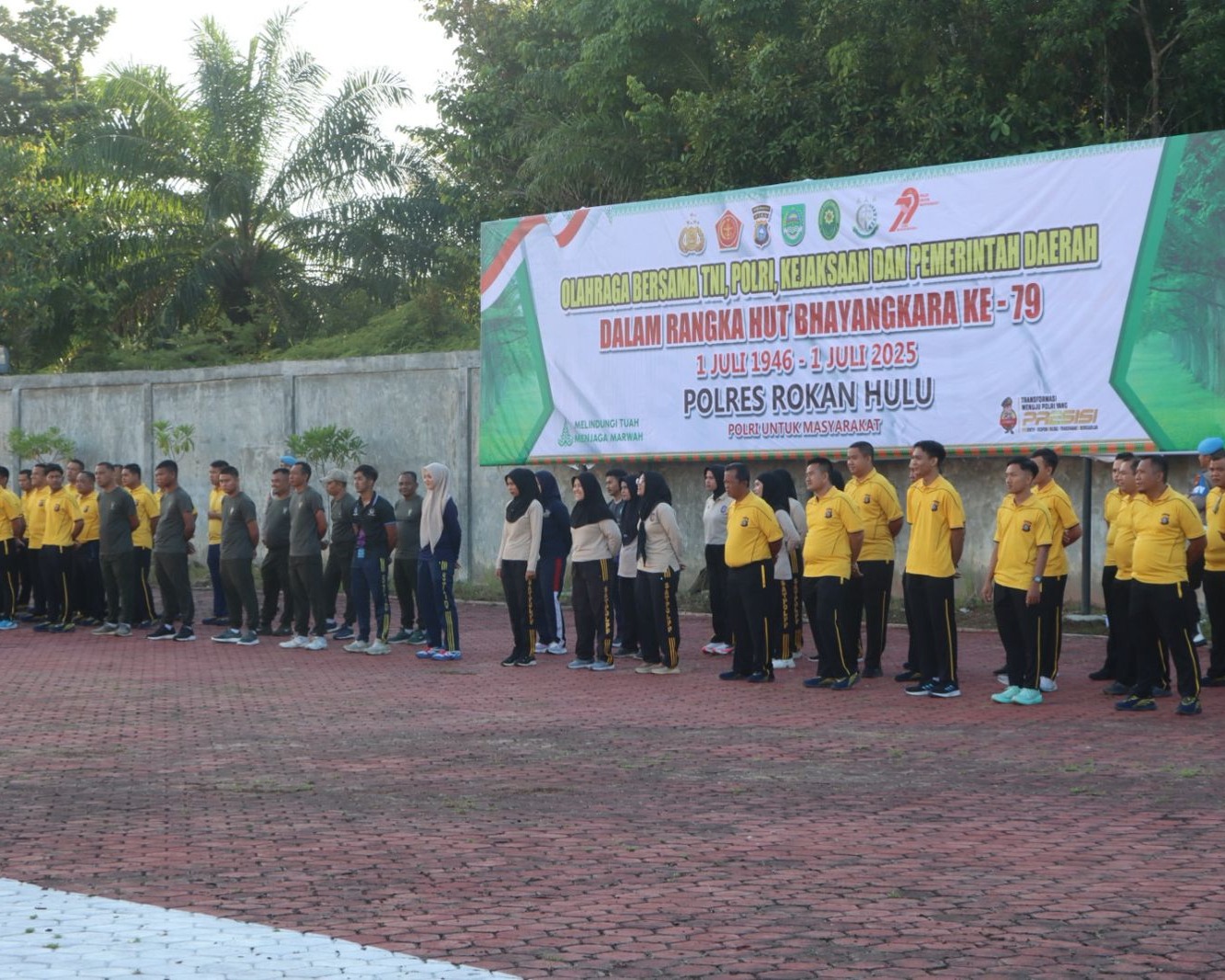 Tingkatkan Sinergitas TNI-Polri, Kejaksaan dan Pemda, Polres Rohul dan Polsek Jajaran Gelar Semarak Bhayangkara dengan Olahraga Bersama